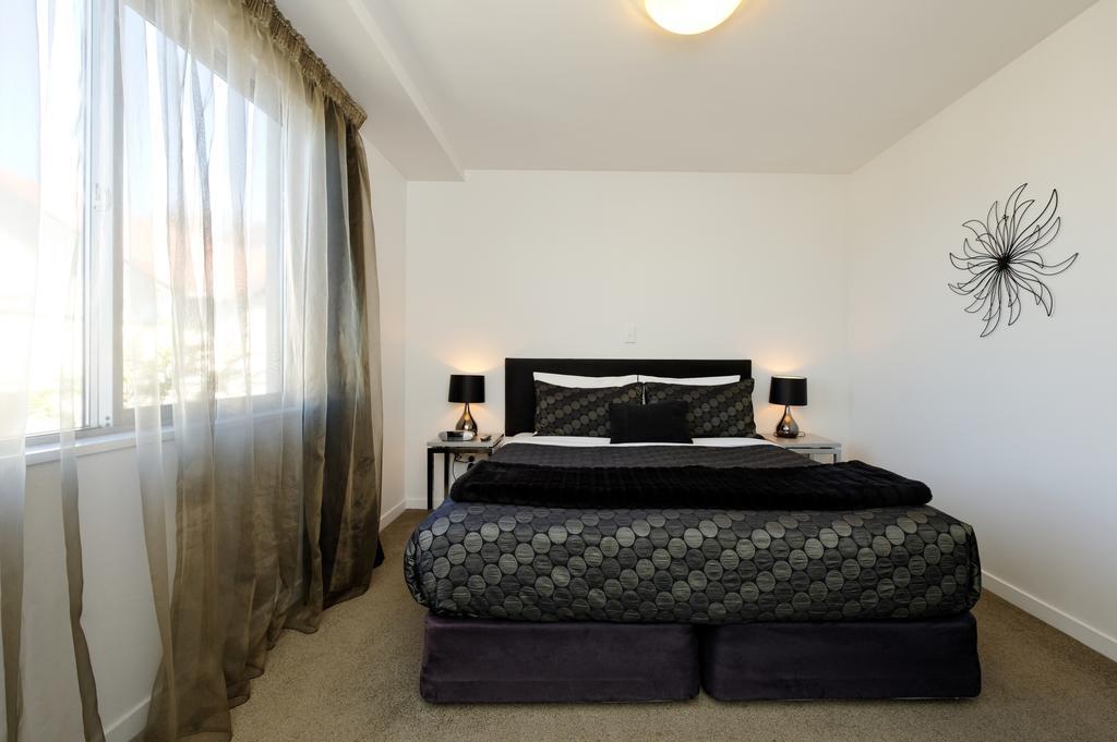 Bellano Motel Suites Christchurch Quarto foto A bedroom