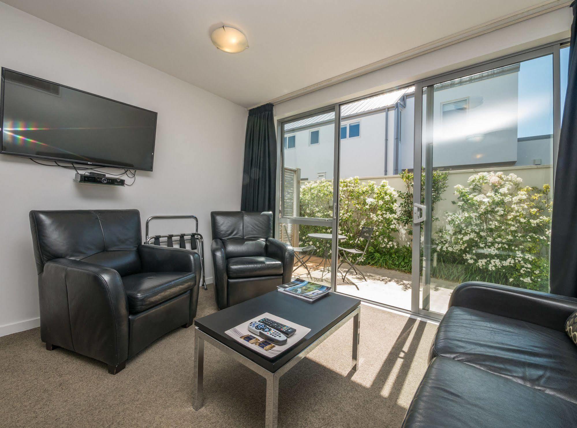 Bellano Motel Suites Christchurch Exterior foto Living room at the hotel