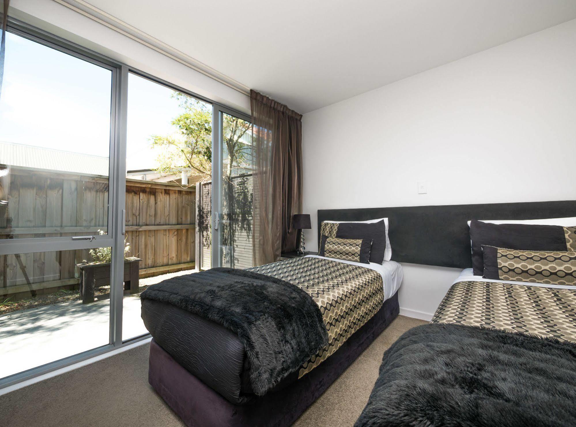 Bellano Motel Suites Christchurch Exterior foto A bedroom at the hotel