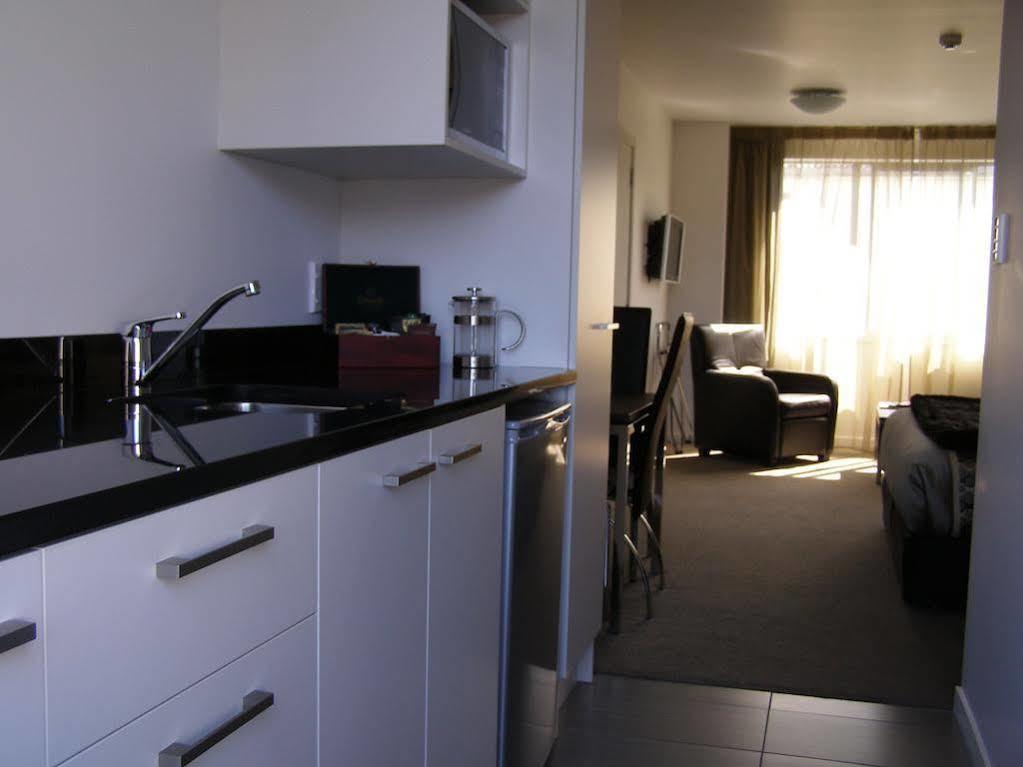 Bellano Motel Suites Christchurch Exterior foto A studio apartment in New Zealand